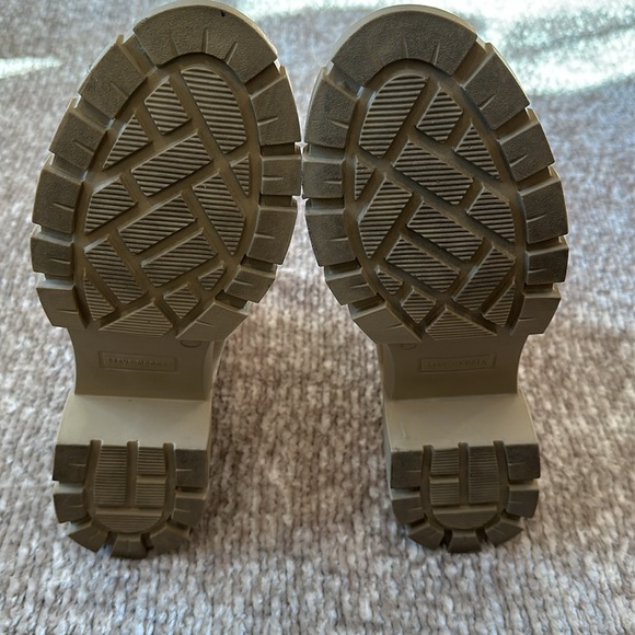 Steve Madden Hola Chelsea Lug Boots - Picture 6 of 12